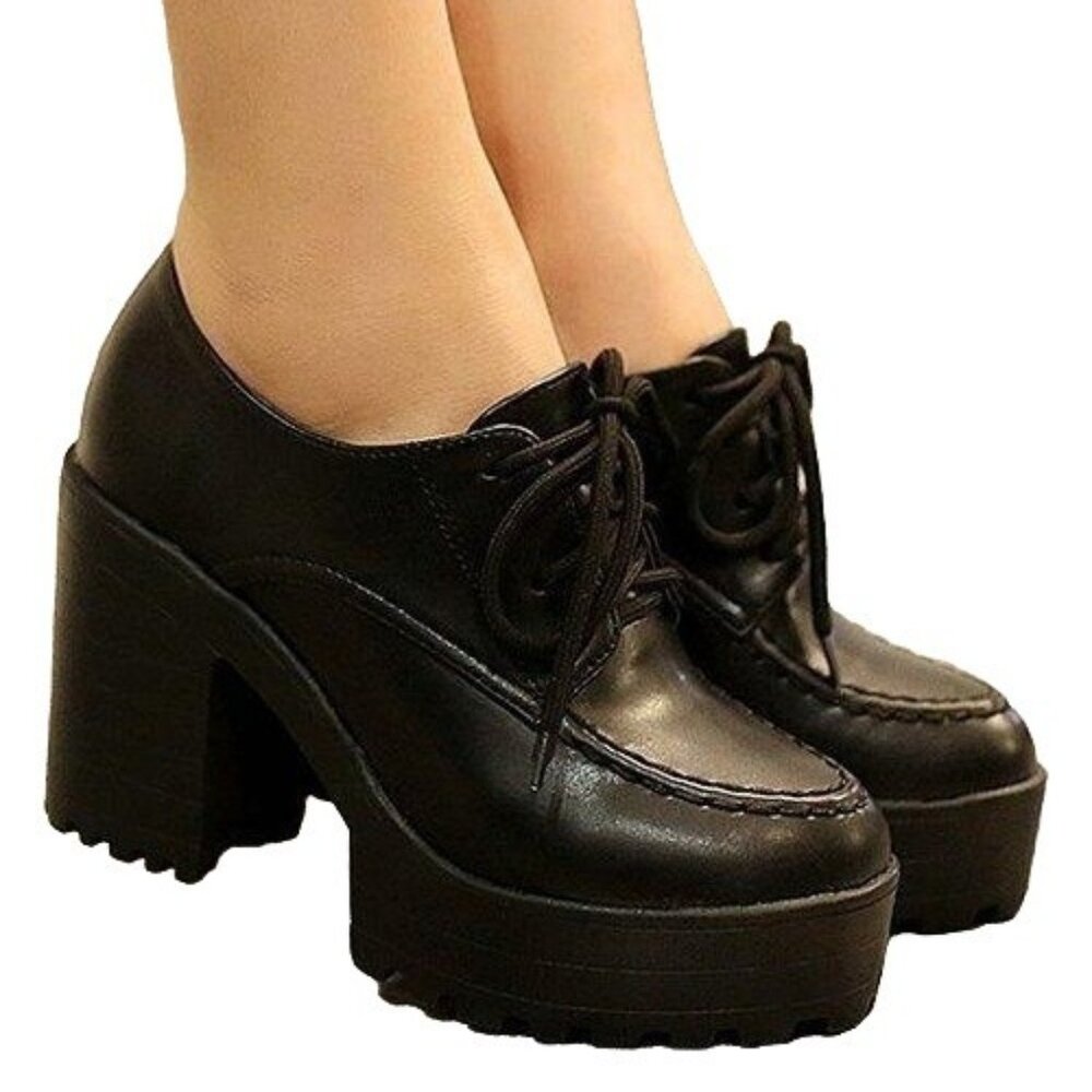 BUTITI - Black Round-Toe Lug-Sole Lace-Up Platform Pump